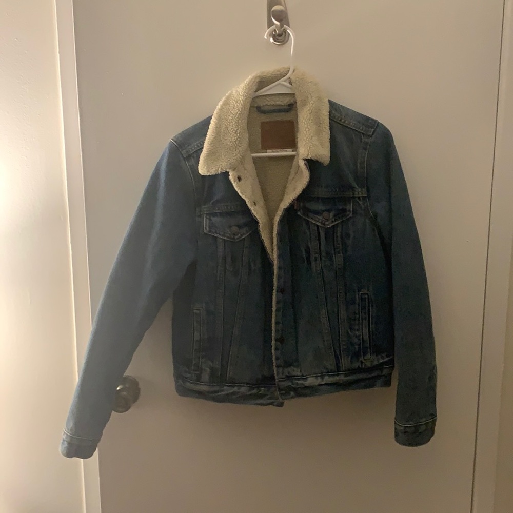 Levi’s trucker light wash sherpa-lined jean jacket